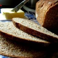 Chleb na zakwasie pieczony w naczyniu żaroodpornym