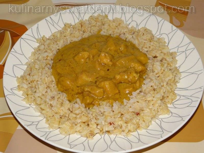 Kurczak w curry z masłem orzechowym