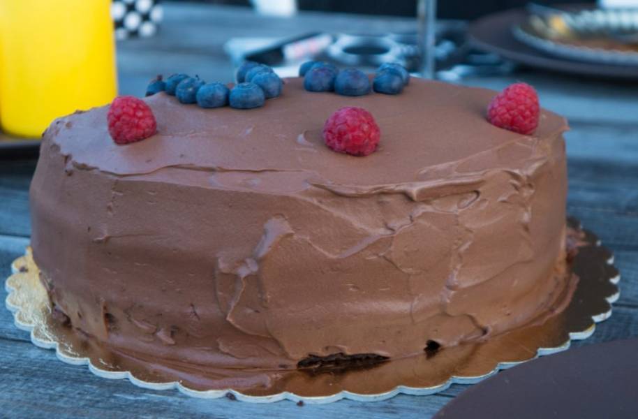 Tort czekoladowo — czekoladowy