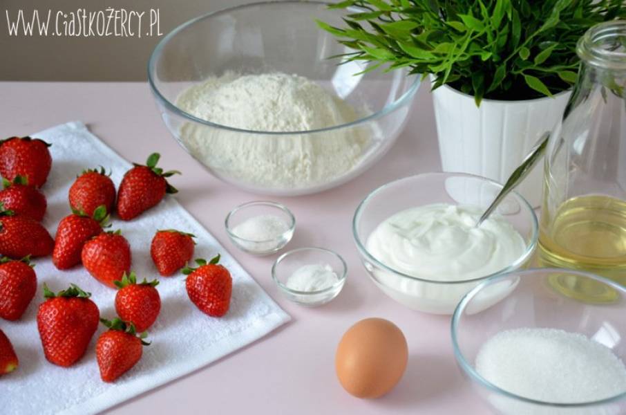 Jogurtowe babeczki z truskawkami