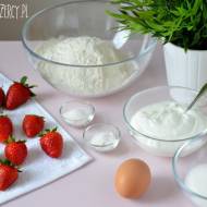 Jogurtowe babeczki z truskawkami
