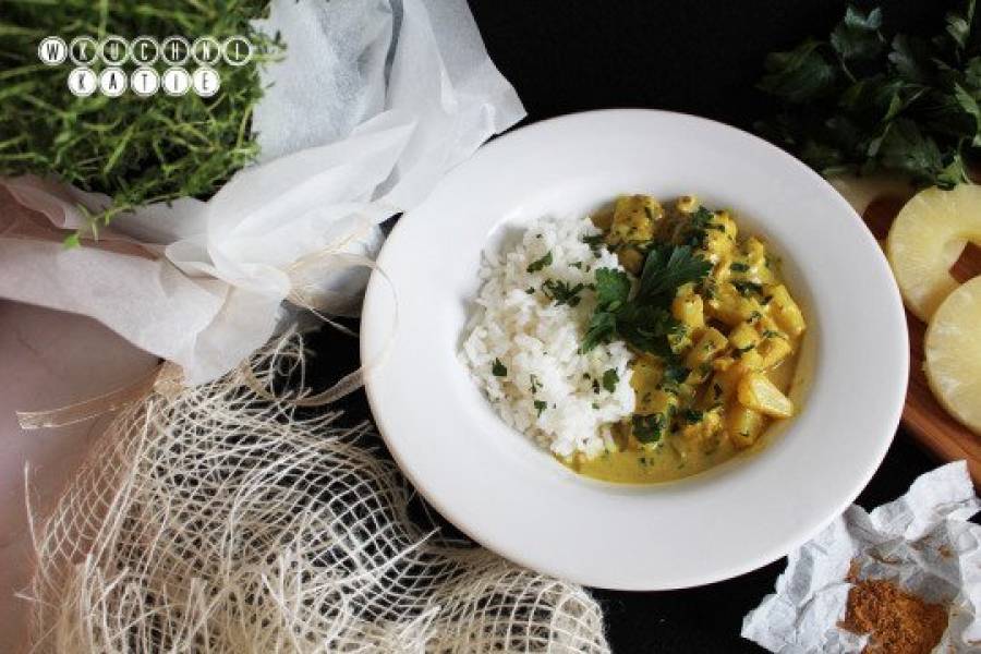 Curry z indykiem, ananasem i mlekiem kokosowym