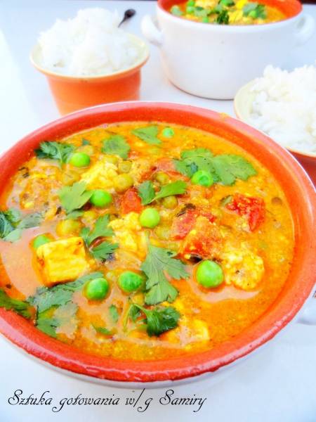 Curry z białym serem na serwatce- Mattar Paneer