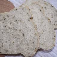 Chleb pszenny na drożdżach z płatkami owsianymi i czarnuszką.