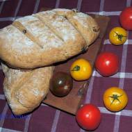 Chleb pszenno-orkiszowy z suszonymi pomidorami