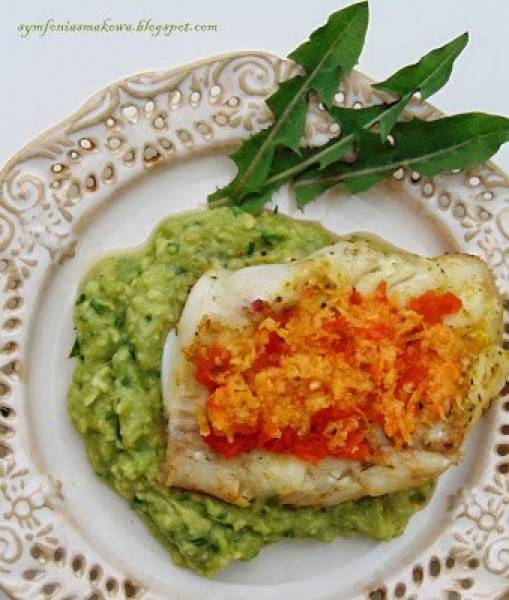 Filet z dorsza na puree z awokado.