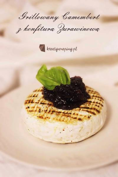 Grillowany Camembert z konfiturą żurawinową