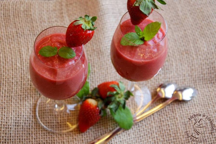 Hiszpańskie gazpacho truskawkowe