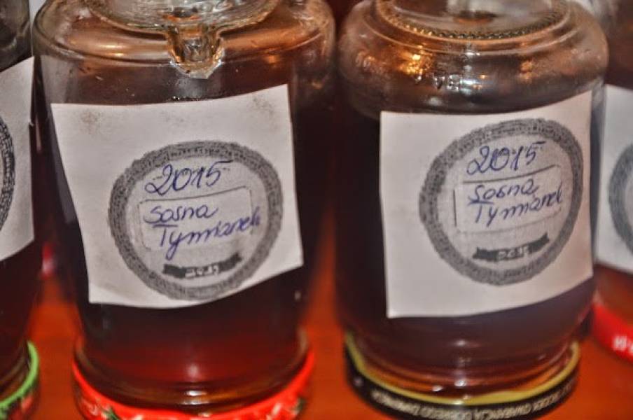syrop z sosny i tymianku--sciroppo fatto di pino e timo