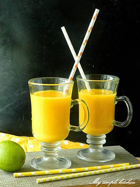 Smoothie z mango, pomarańczy i limonki