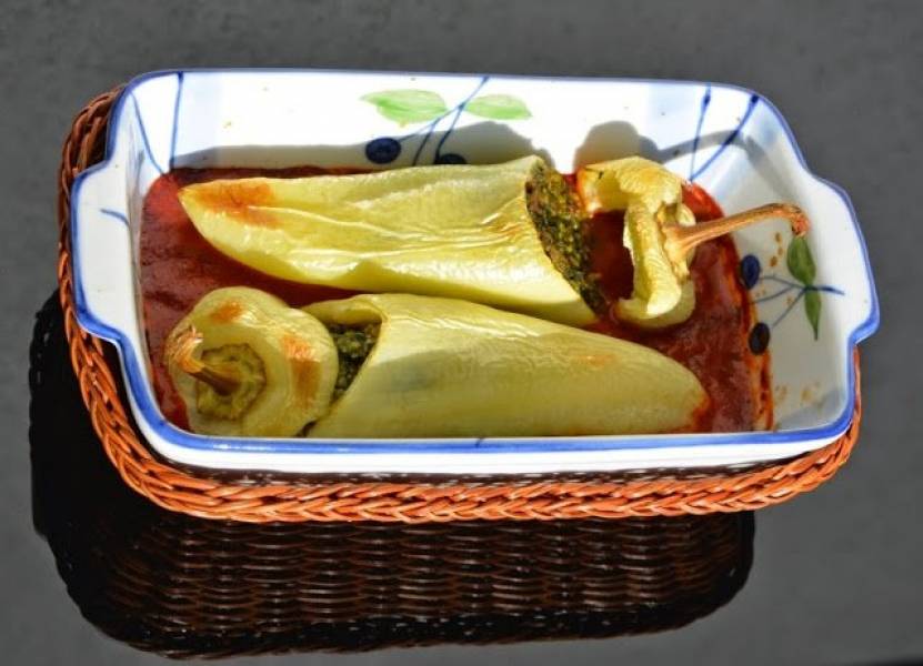 Faszerowana węgierska papryka ze szpinakiem i mięsem z indyka