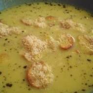 Zupa czosnkowa w bake rollsami zamiast grzanek