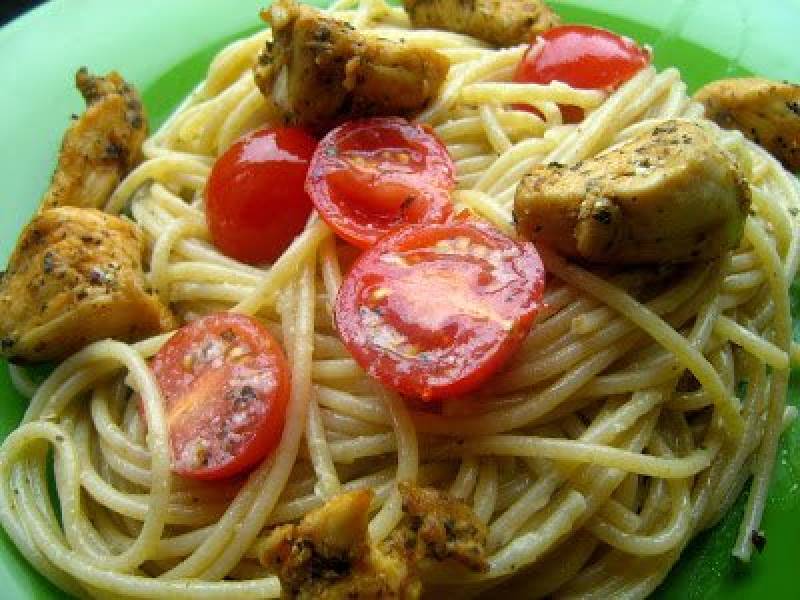 Spaghetti aglio olio z kurczakiem grillowanym w nowej odsłonie
