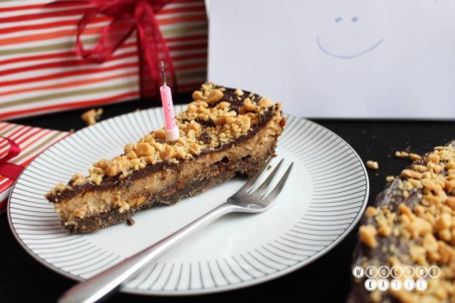 Candy bars and cookies tart