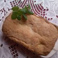 Rabarbarowy pudding w cieście migdałowym.