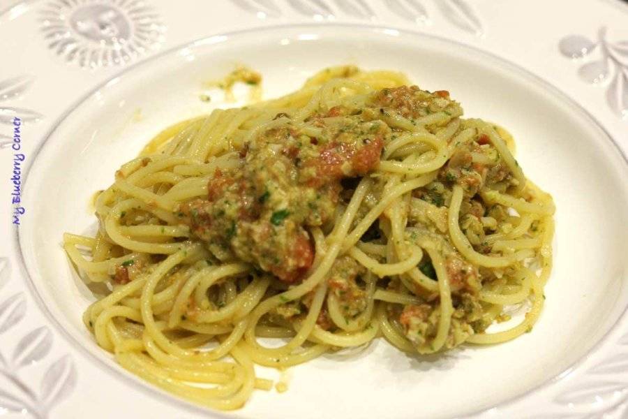 Migdałowe spaghetti (Spaghetti con Pesto alla Trapanese)