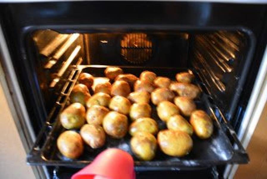 Ziemniaki jak z ogniska z 3 sosami
