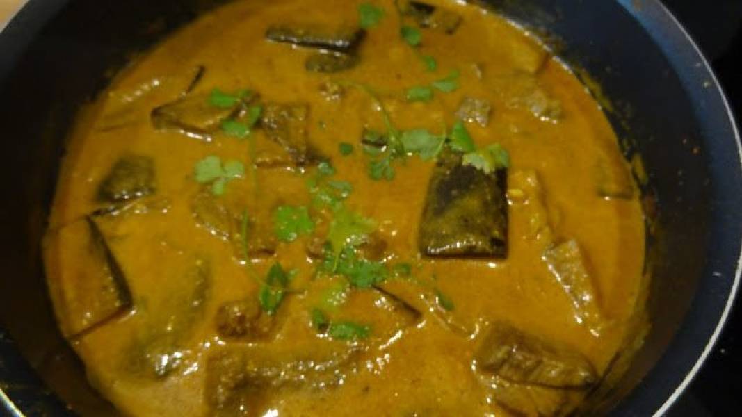 Curry with Eggplant with Cardamom and Coconut Milk