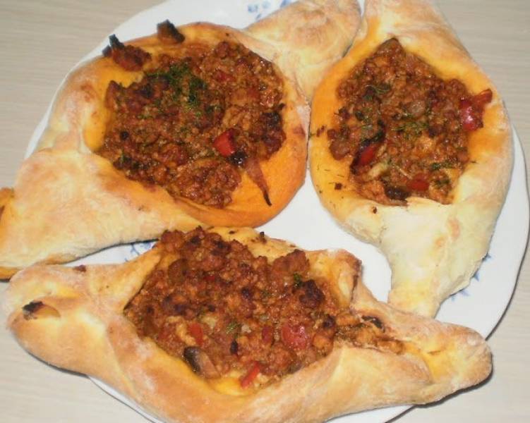 Tureckie chlebki z mięsnym farszem