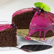 Lekko pikantne i korzenne ciasto czekoladowe z lukrem buraczanym oraz pieczonym burakiem kandyzowanym w miodzie