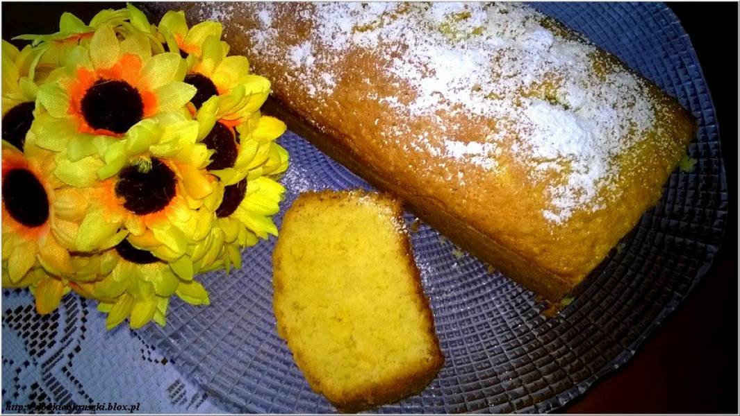 Puszysta, wilgotna babka kokosowa - niezawodne i zawsze udane ciasto