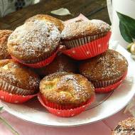 Muffinki z rabarbarem i orzechami