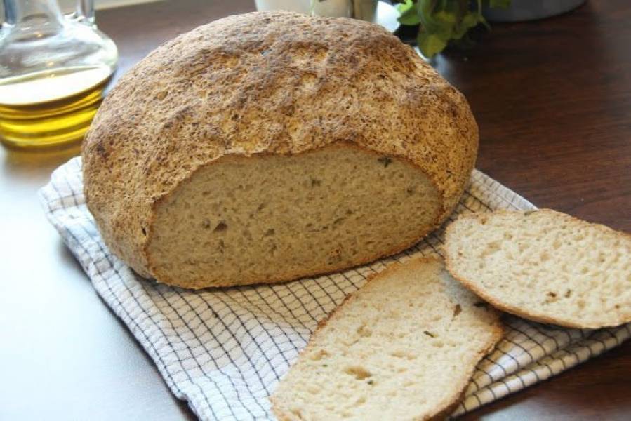 Chleb bezglutenowy z siemieniem lnianym i ziołami