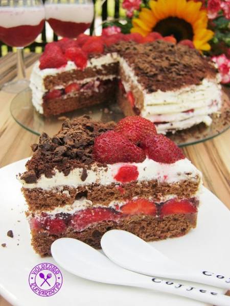 Tort z truskawkami - urodzinowy