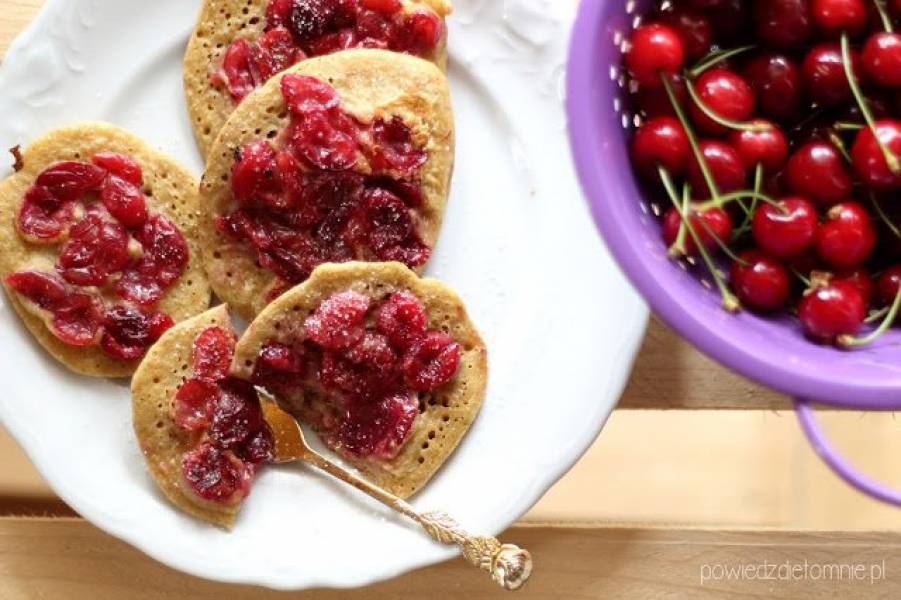 Pełnoziarniste racuchy z czereśniami - 113 kcal