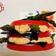 Pomidory z kremowym serkiem, szparagami i żelką z octu balsamicznego