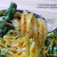 Cukiniowe spaghetti z zielonymi szparagami