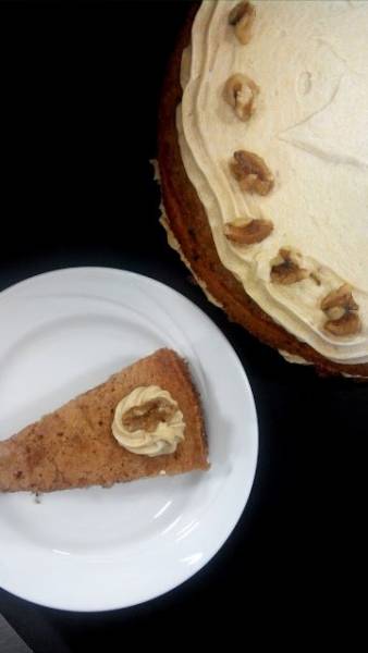 Coffee and walnut cake, czyli kawowy tort orzechowy.