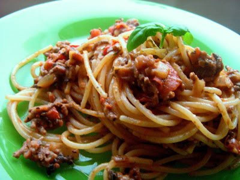 Spaghetti z wołowiną w sosie pomidorowym wariacje a la bolognese.