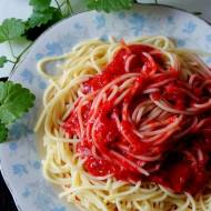 Makaron spaghetti z truskawkami