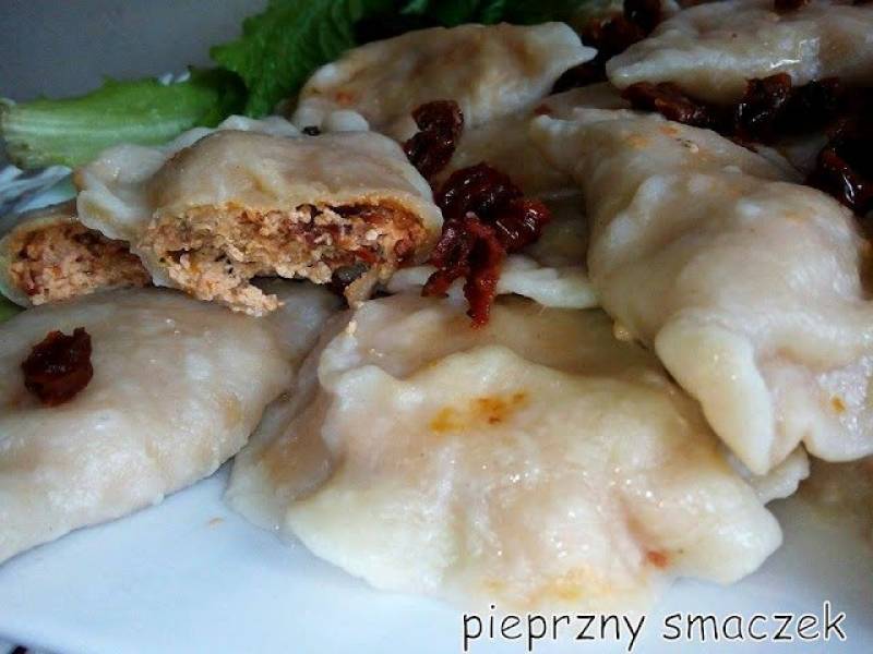 PIEROGI Z ŁOSOSIEM I SEREM RICOTTA