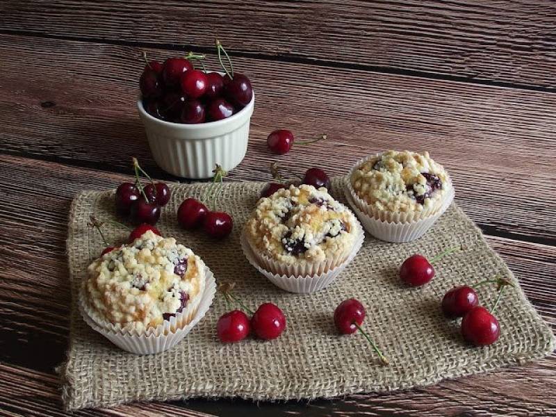 Słodkie środy - Cytrynowe muffiny z czereśniami
