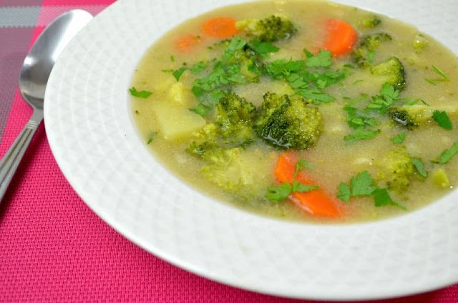 Zupa brokułowa z kaszą manną i ziemniakami + film