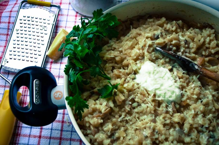 Pieczarkowe risotto z parmezanem i natką pietruszki