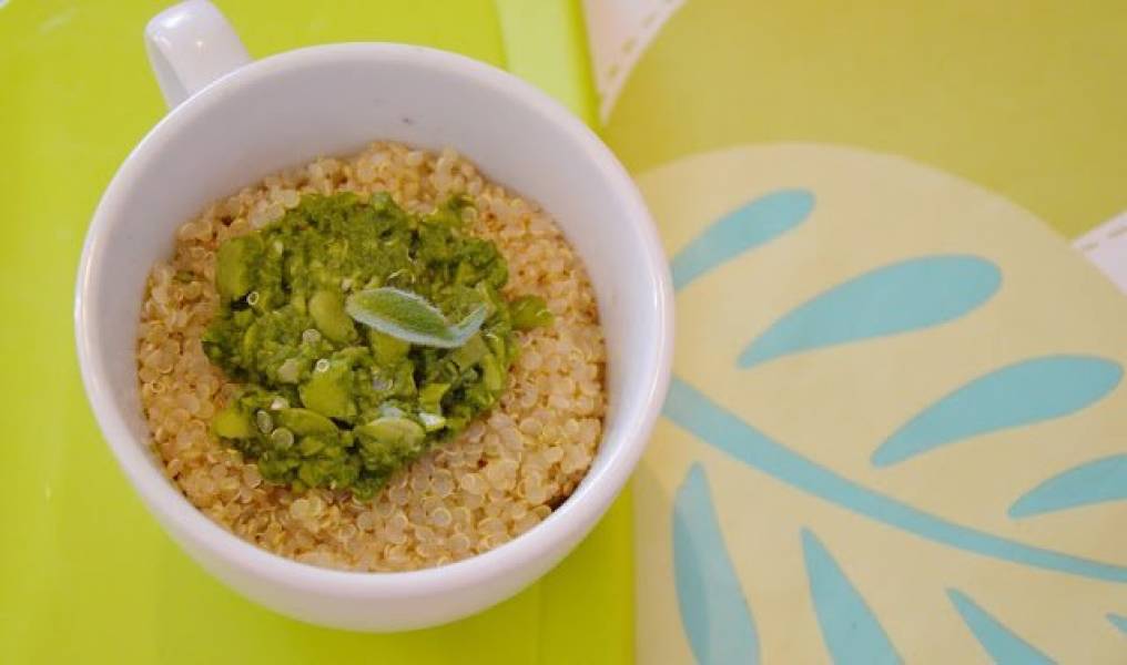 miętowa quinoa z bobowym puree