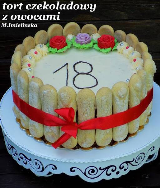 tort urodzinowy z owocami