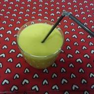 Chłodzący napój z mango
