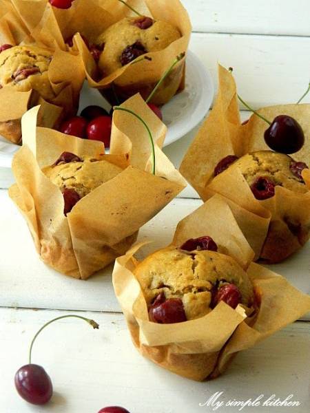Muffinki waniliowo - kawowe z czereśniami
