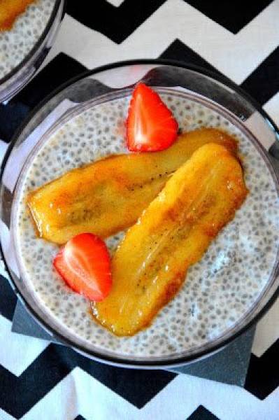 Pudding chia z karmelizowanym bananem