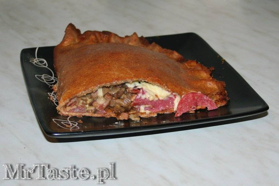 Pizza rogal Calzone – domowy przepis