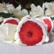 Niskokaloryczny deser na lato czyli truskawki w mrożonym jogurcie