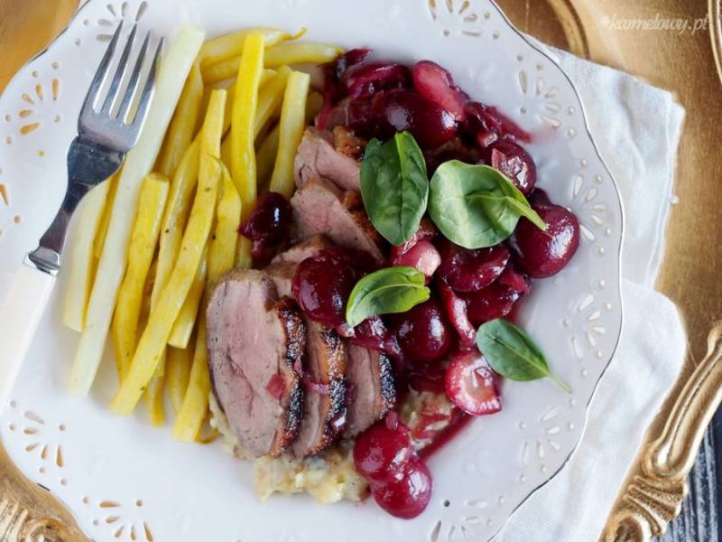 Pierś kaczki z czereśniami / Duck breast with sweet cherries