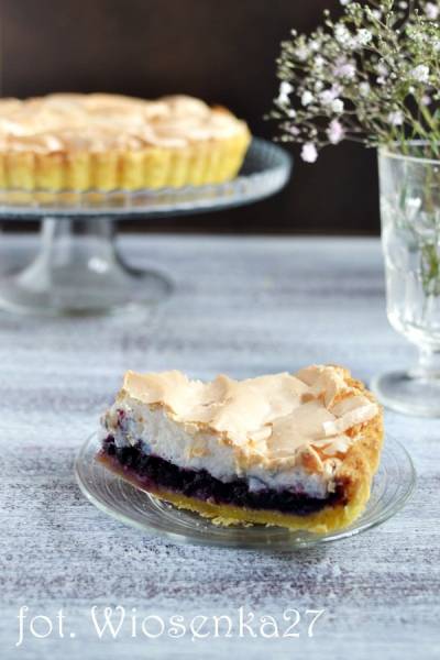 Tarta z jagodami i kokosową bezą