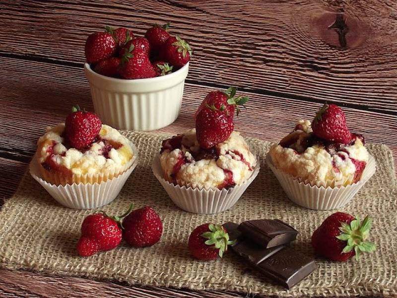 Słodkie środy - Muffiny z czekoladą i truskawkami