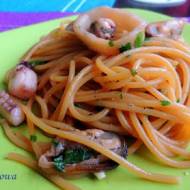 Spaghetti aglio, olio e frutti di mare czyli czosnek, oliwa i owoce morza