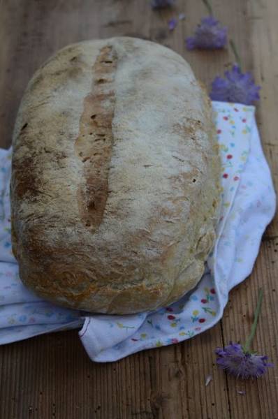 Chleb pszenny na żytnim zakwasie